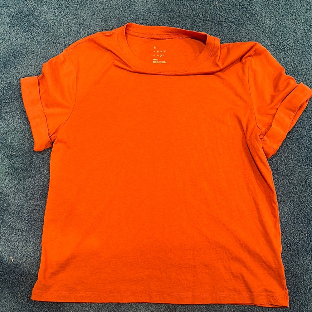 The shirt is darker in person, this color didn’t really suit me.